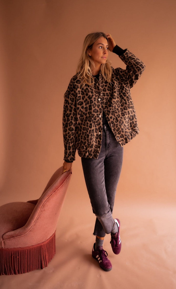 Arya - Short Jacket with Leopard Print