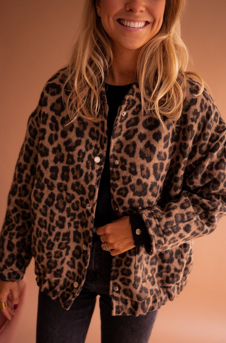 Arya - Short Jacket with Leopard Print